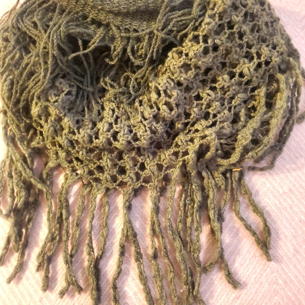 🤩Nwot new green scarf super cute ladies